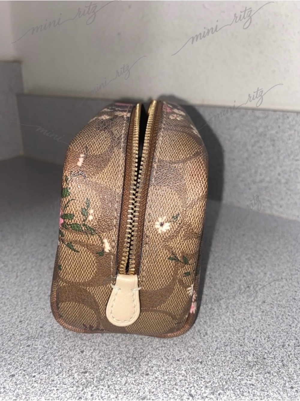Coach Evergreen Floral Small Boxy Cosmetic Case EUC - Picture 13 of 15